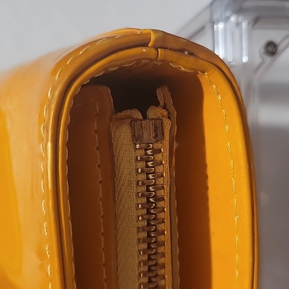 36. Authentic Louis Vuitton Shoulder Bag Houston Yellow Vernis - Picture 9 of 12